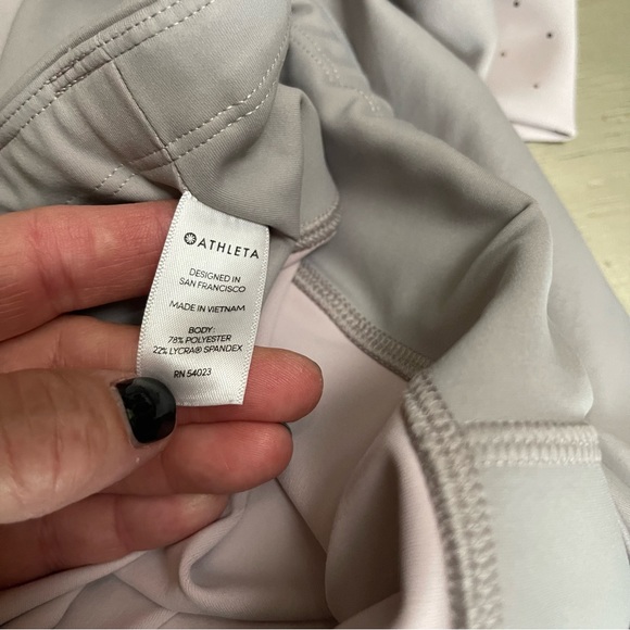 Athleta Contender Aero 7/8 Tight Leggings in Pebble Gray Size XL NWOT Ombré - Picture 9 of 10
